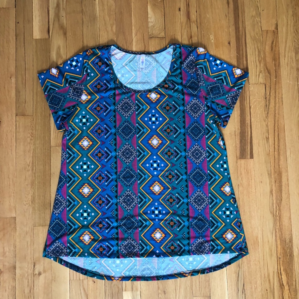 LuLaRoe Classic T//Size 2XL//Aztec Print